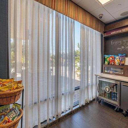 Hampton Inn Carlstadt At The Meadowlands Exterior foto