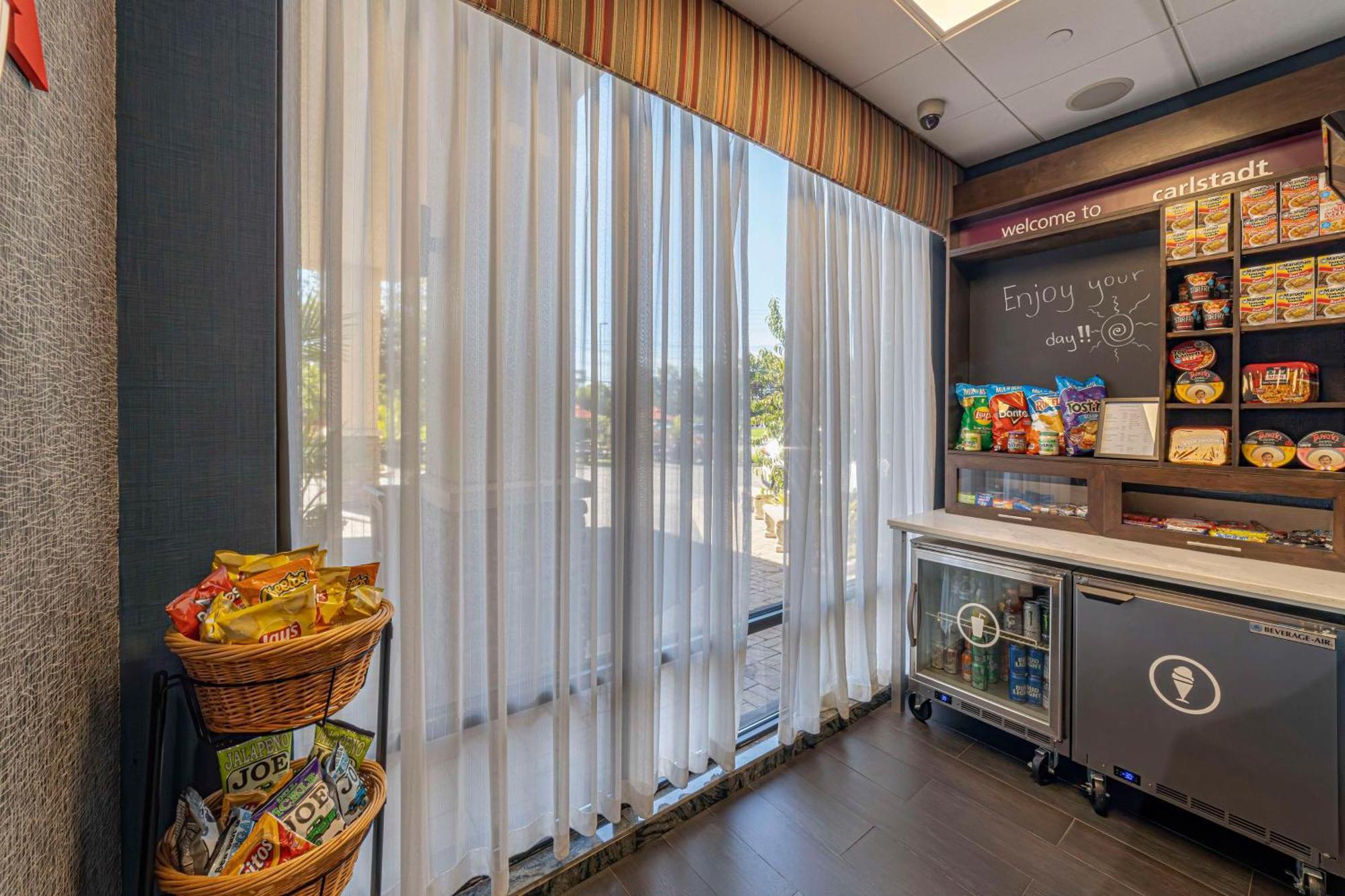 Hampton Inn Carlstadt At The Meadowlands Exterior foto