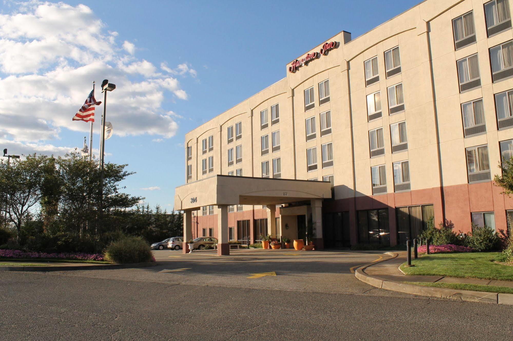Hampton Inn Carlstadt At The Meadowlands Exterior foto